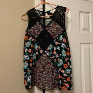 Sleeveless umber top